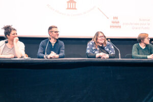 Mélanie Laborde (Enseignante agrégée en sciences de la vie, de la Terre et de l'univers/Illustratrice), Dounia Saez (Chargée de production & coordination, Présidente du Café des Sciences, Co-fondatrice de Double·Science), Guillaume Monnain (Facilitateur graphique et vulgarisateur chez Akenium) et Elodie Martin (MCU UFR SdV UPCité/BFA)